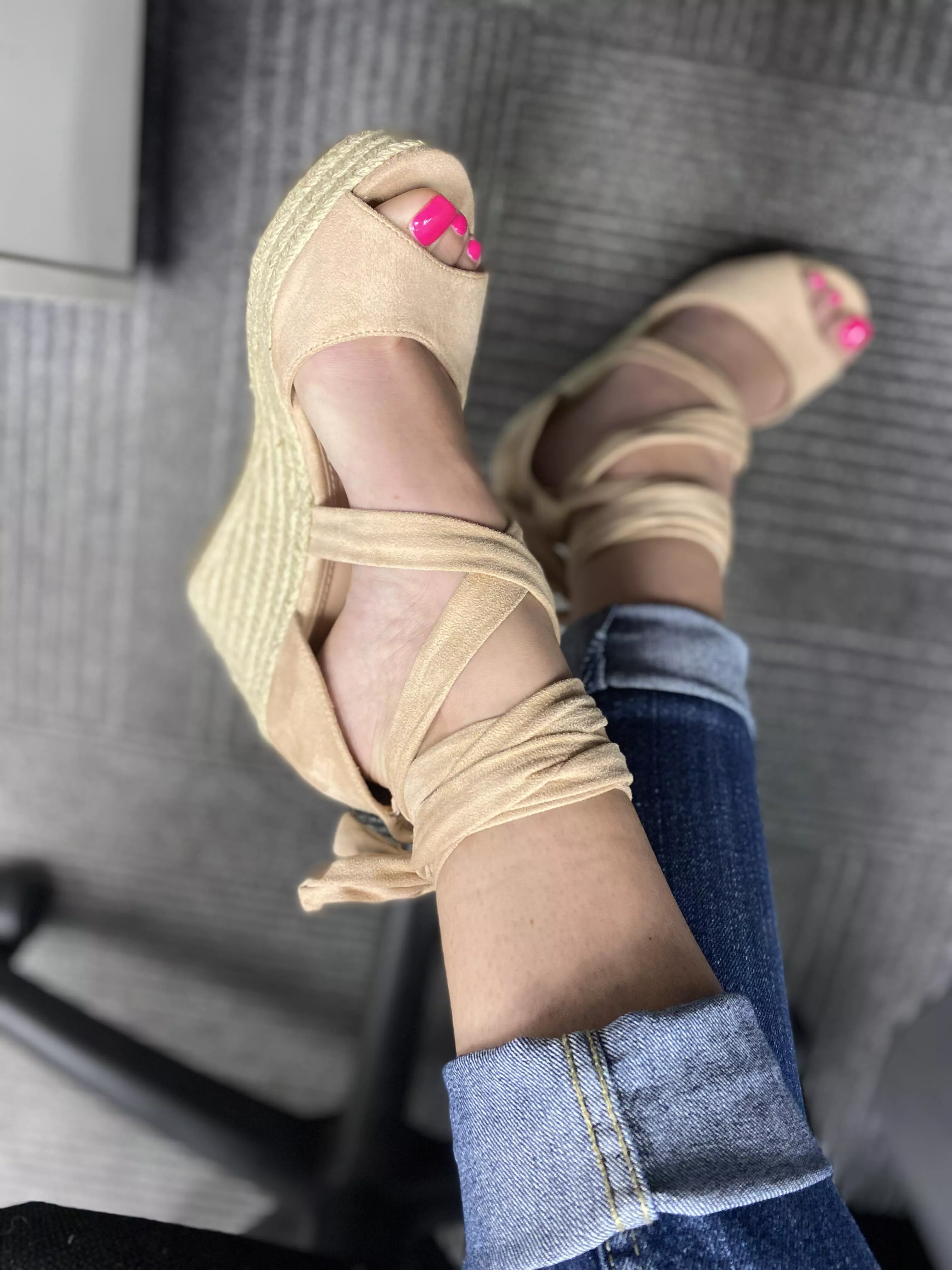 Foot rub please ☝🏻 posted by Fantasytootsieza