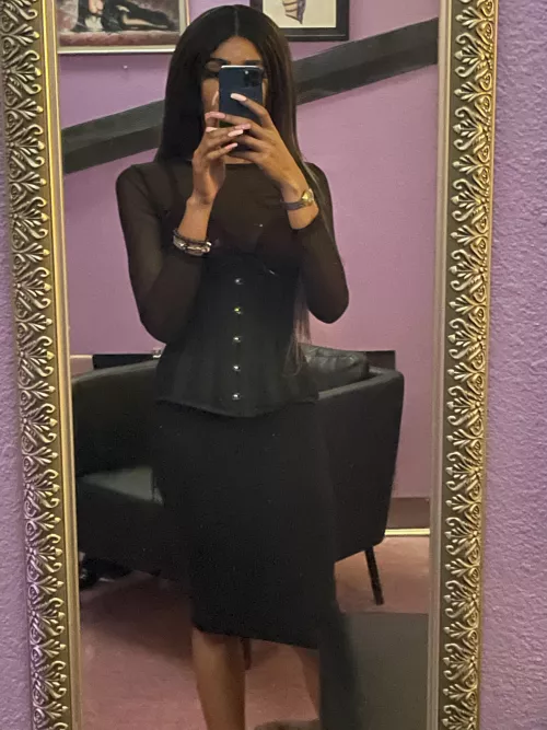 Foot stool session with a little corporal punishment for my misbehaved sub 😏 by leatherangel_