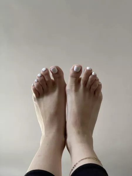 Footboy, I wish that your face was on the other end of soles. by silkysoleprincess