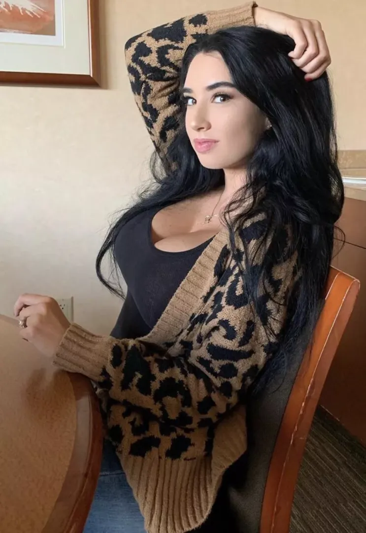 For all my lucky tinies come live in my deep cleavage