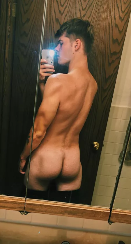 For all the ass lovers out there here’s mine ;) by Ariesthearchon