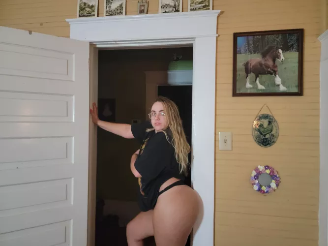 For all the folks who like thick southern booty and crying to Neon Moon in the corner by KylaBloomCurves