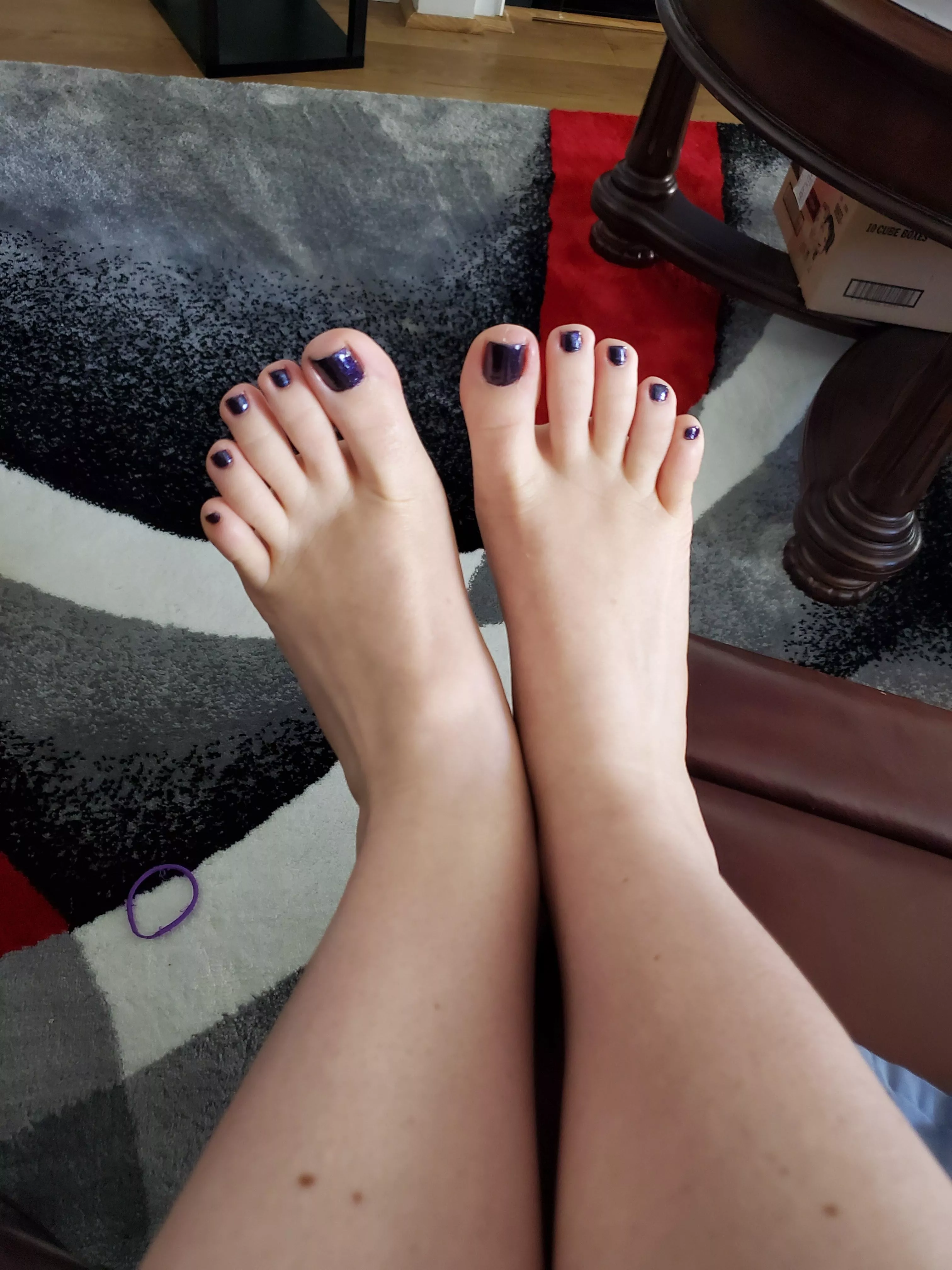 For any foot fans I have, I treated myself to a pedicure today!! Do you like it? posted by Ellie_Silk