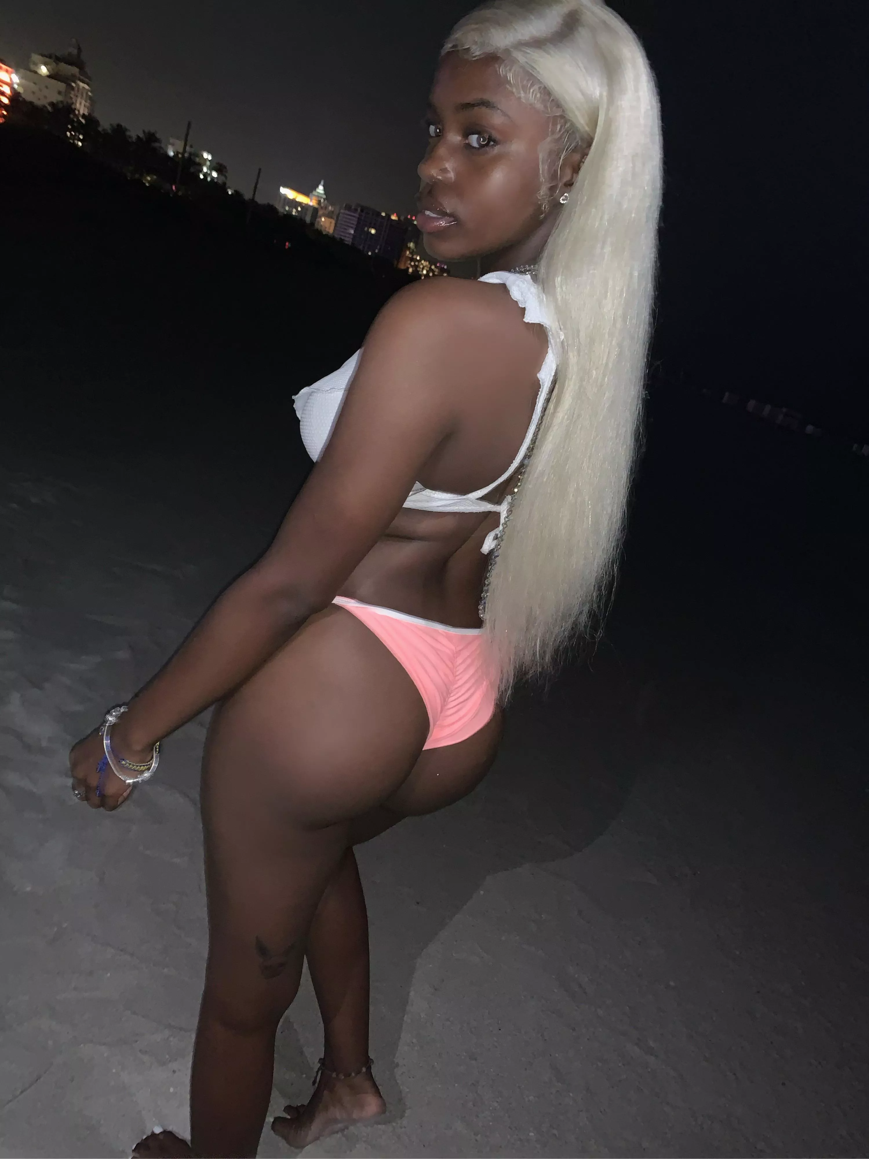 For my leg and feet lovers 😙 wish I had someone to talk about my fetishes with 😩 posted by Ahottie000