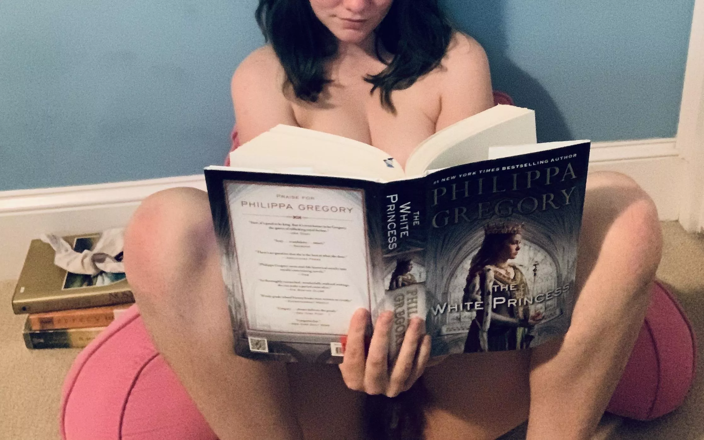 For some reason historical [f]iction makes me all horny😜🖤 posted by sky_winters