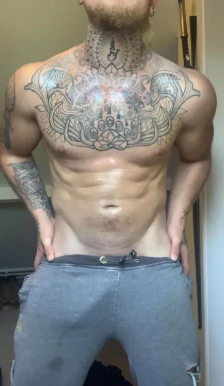 For some reason y’all seem to really like my tatty old work joggers…. I can’t work out why 🤔 (Links in bio) by MrBilboShaggins