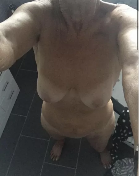 For those that wondered, I’ve been working on my tan 61(f) by Jellyfishfinger