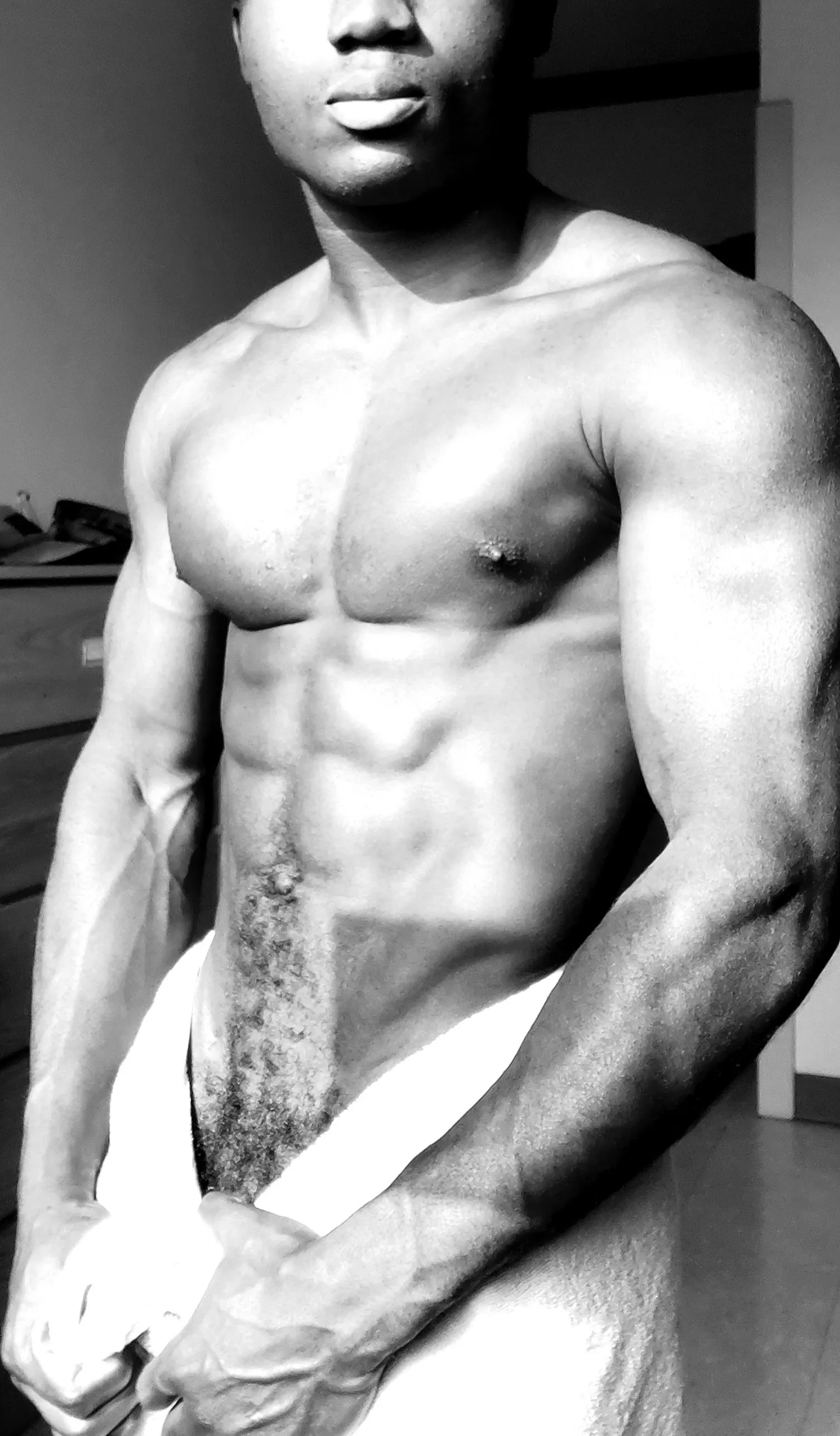 Forearms and a little bit more😘 posted by KingPig737