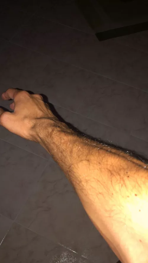 Forearms are hot by italiano20s