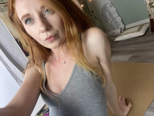 Forever spending Saturday nights in my studio 🎨 hope everyone has a good weekend by soph_wallace