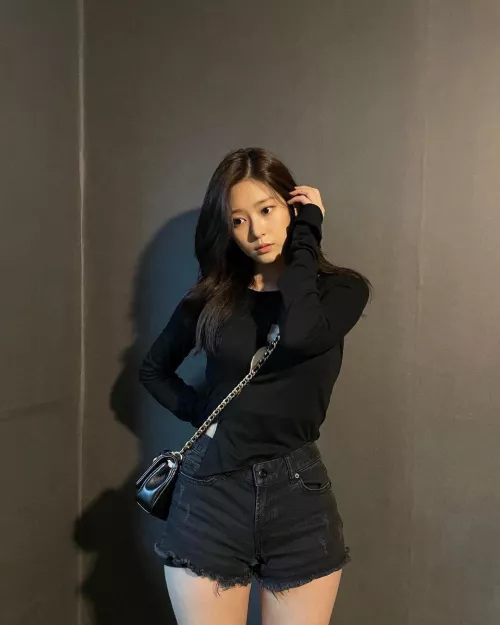 Former IZ*ONE - Kim Minju by idksowhtevr