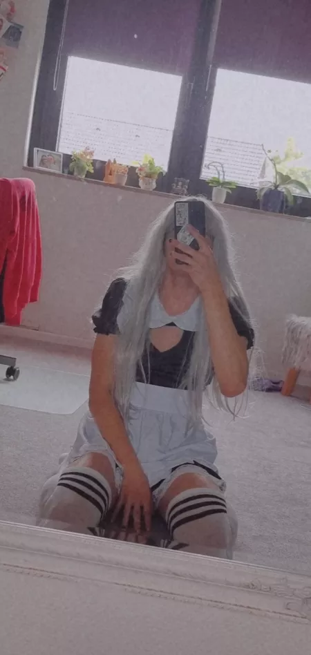 Fost time taking pics with a wig. Do you like this pose? by Liolanse