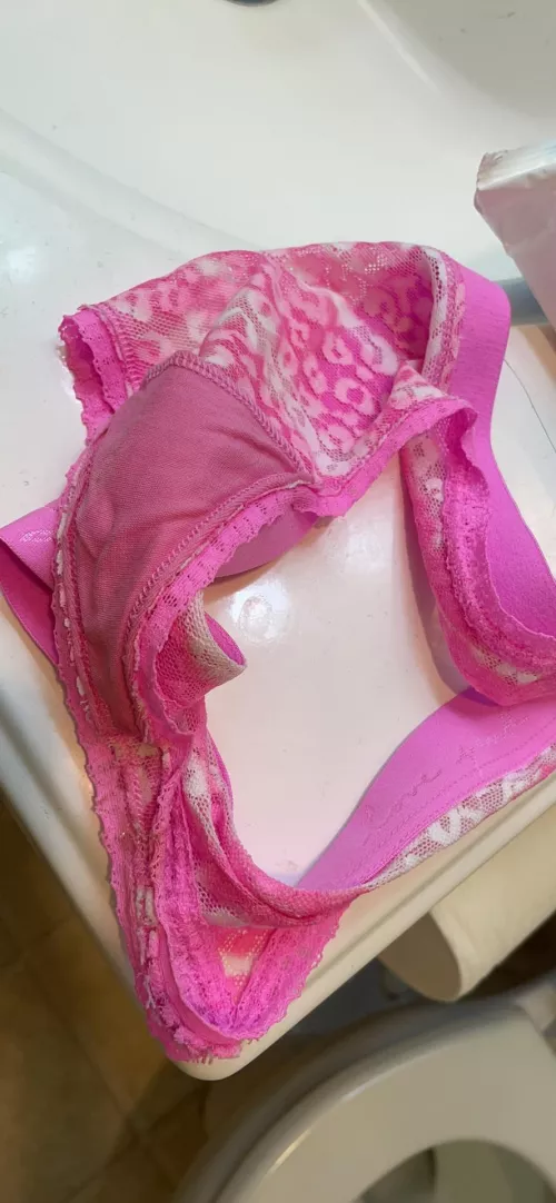 Found these in the bathroom after everyone showered during thanksgiving. Who’s do you hope they are? K I k is same as in other posts. by Humble-Twist5568