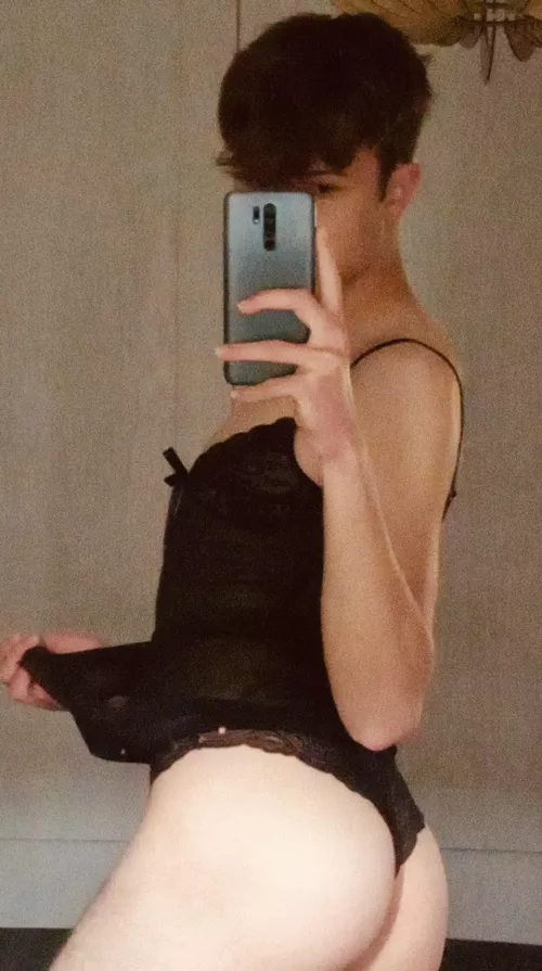 Found this cute photo i took last year 😅 Camera quality was not good so don’t judge me 🥺 by Proof-Standard-224