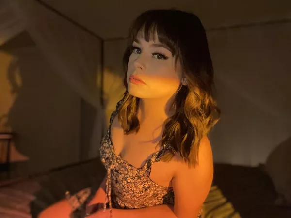 Framing the face just right by ivorysoles