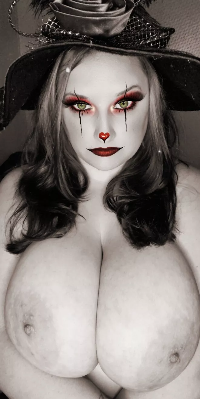 Freaky Friday! 🖤❤🖤 posted by freeofskyedawn2021