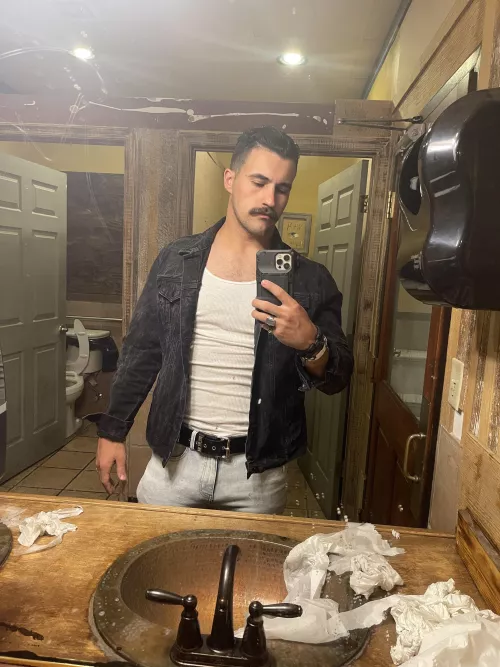 Freddy Mercury in the house by brunetteboyof