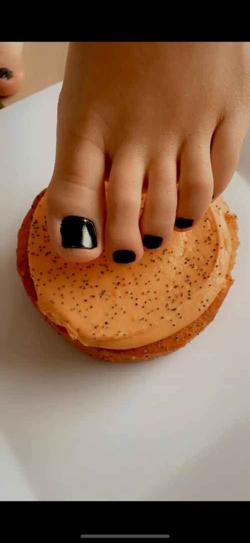 Free foot fetish by missfeetandfingers