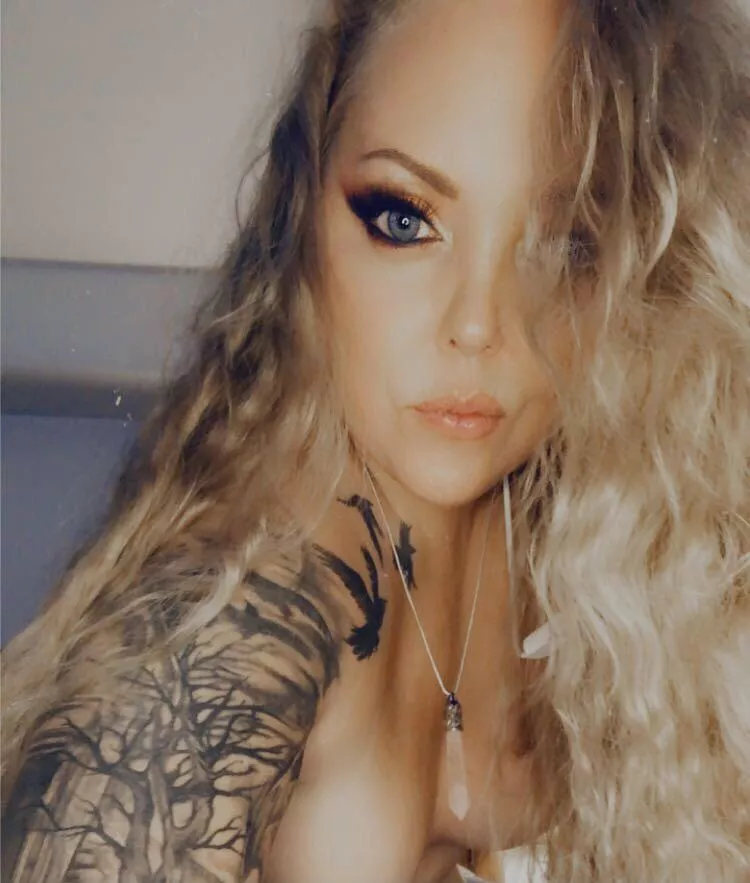 🔥🔥FREE ONLYFANS 🔥🔥Single tattooed curvy blonde. Cum play💋😈 posted by lynncherry