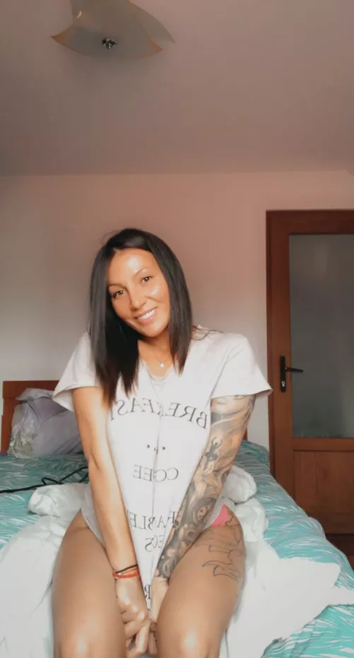 Free Page!Full time teacher! When i'm not teaching...i'm doing dirty stuff I love Custom videos 👻Calls 🧸Toys and much more by vanessamorevip