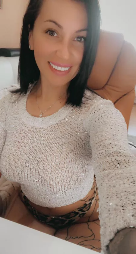 Free Page!Full time teacher! When i'm not teaching...i'm doing dirty stuff I love Custom videos 👻Calls 🧸Toys and much more by vanessamorevip