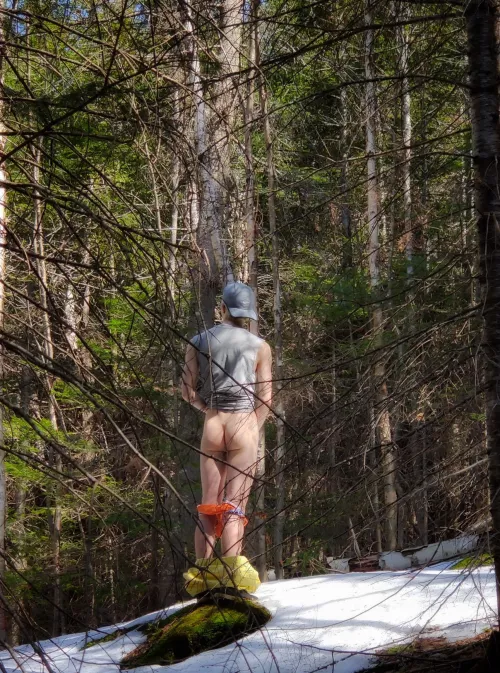 Freezing booty by TwinkIntoKink