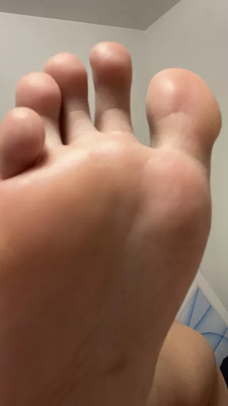 Fresh clean feet for you to lick 👅 by preitypink