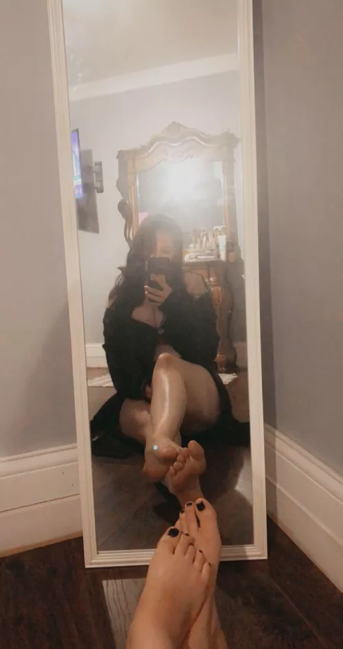 fresh clean legs for you.. by rikkis_feet