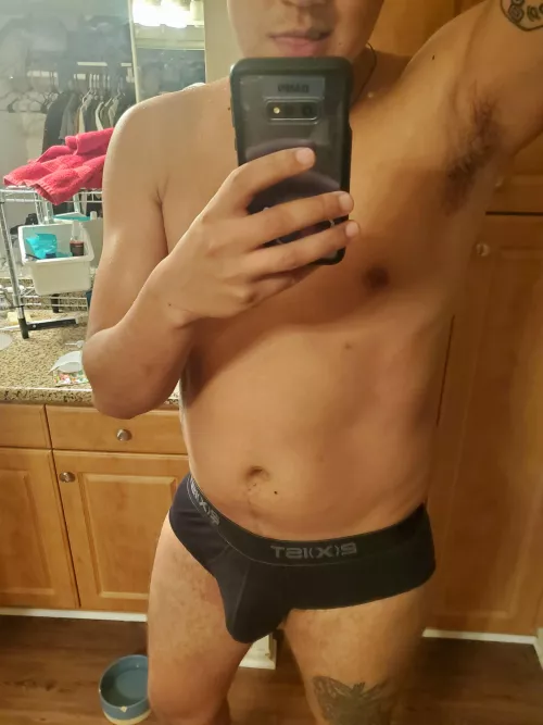 Fresh from the shower by Maize0