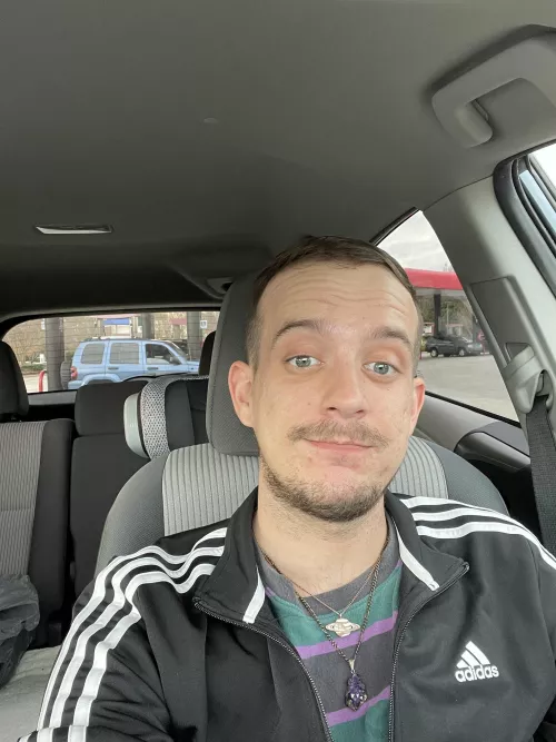 Fresh hair cut got me feeling confident today by JubJub3155