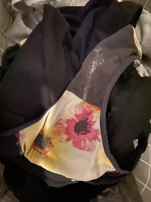 Fresh off her pussy! Upvote if you’d sniff them 👃 by pirateship-1