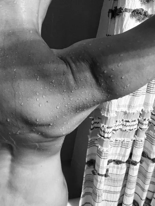 (F)resh out of the shower by sapiobird