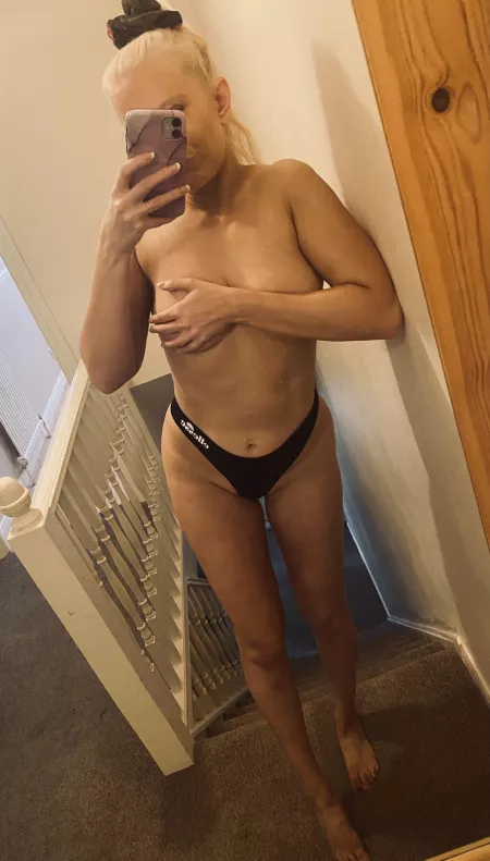 Fresh out of the shower by sparkly-and-savage