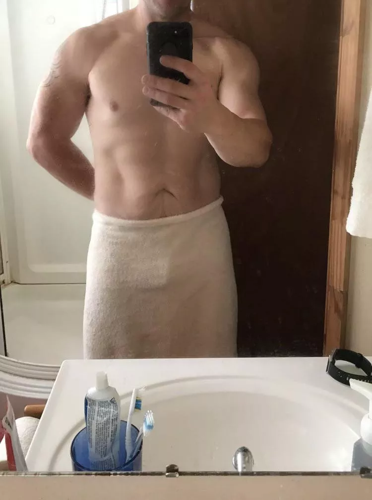 Fresh out of the shower after a long workout! Wanna cum give (M)e a rub down? posted by Welovetoshowu25
