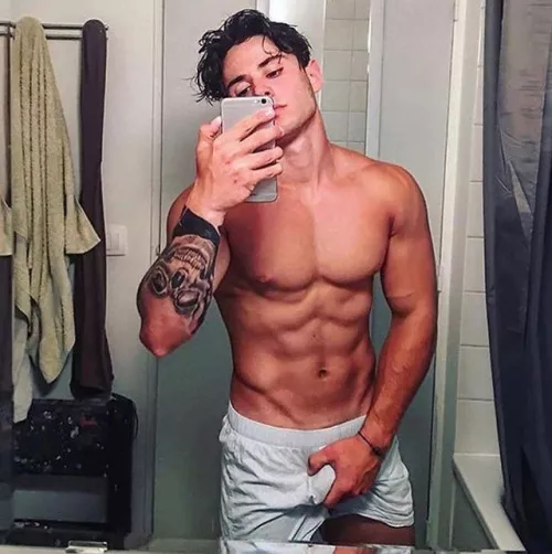 Fresh out of the shower posted by menareamazing