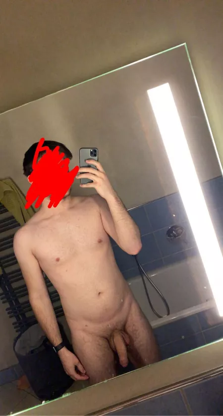 Fresh out of the shower by ashit_herewegoagain