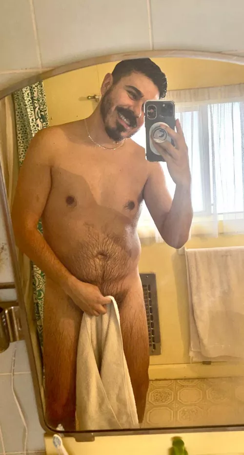 Fresh out of the shower by lilbabyshark