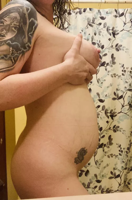 Fresh out of the shower! Who wants to play? 😘 by chippenbeth