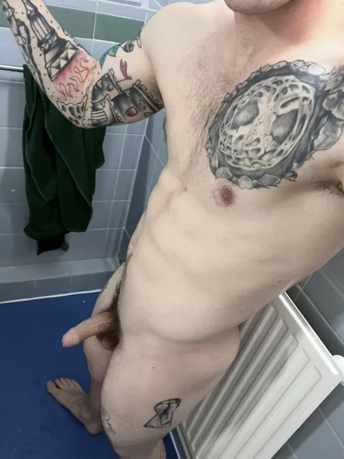 Fresh out the shower, ready to lie in bed and read any lovely messages ;) by Newcast1e