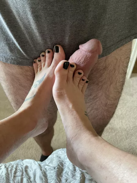 Fresh toes by Cealliagh