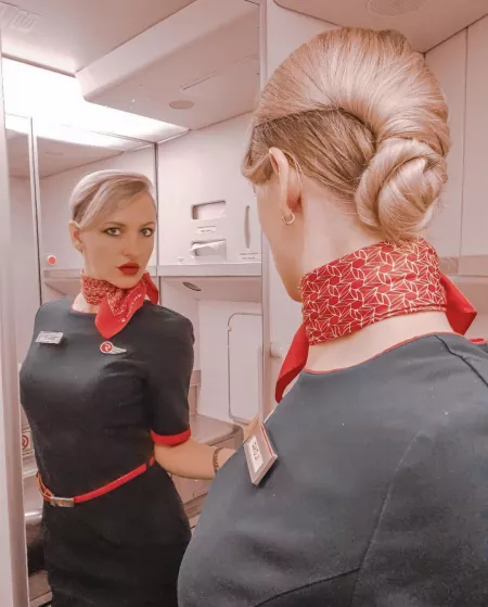 Freshen up before landing 🇷🇺 by arrayoutofbounds