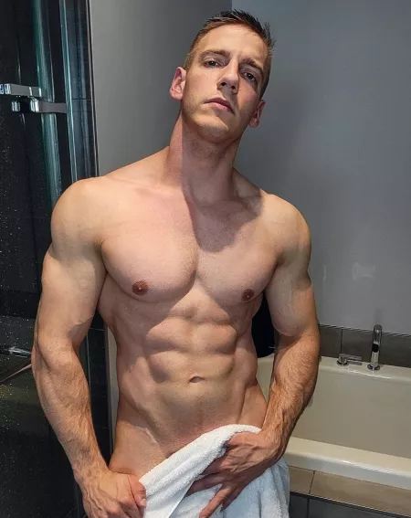 Freshly out of the shower, how do i look ? 😜💙 by John_fitness91