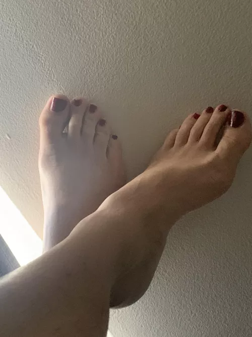 Freshly painted toes for the 1st time… what do ya think 🥰💋 by KrystalKross