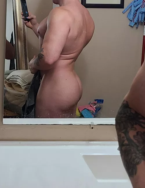 Freshly showered 🍑🤗 by Andremeda1