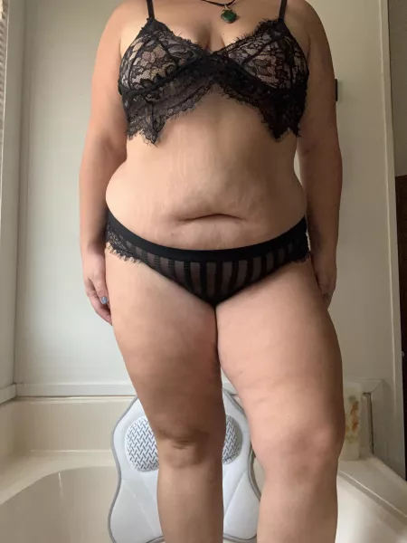 Friday feelings 🥰 by CurvzzzLove