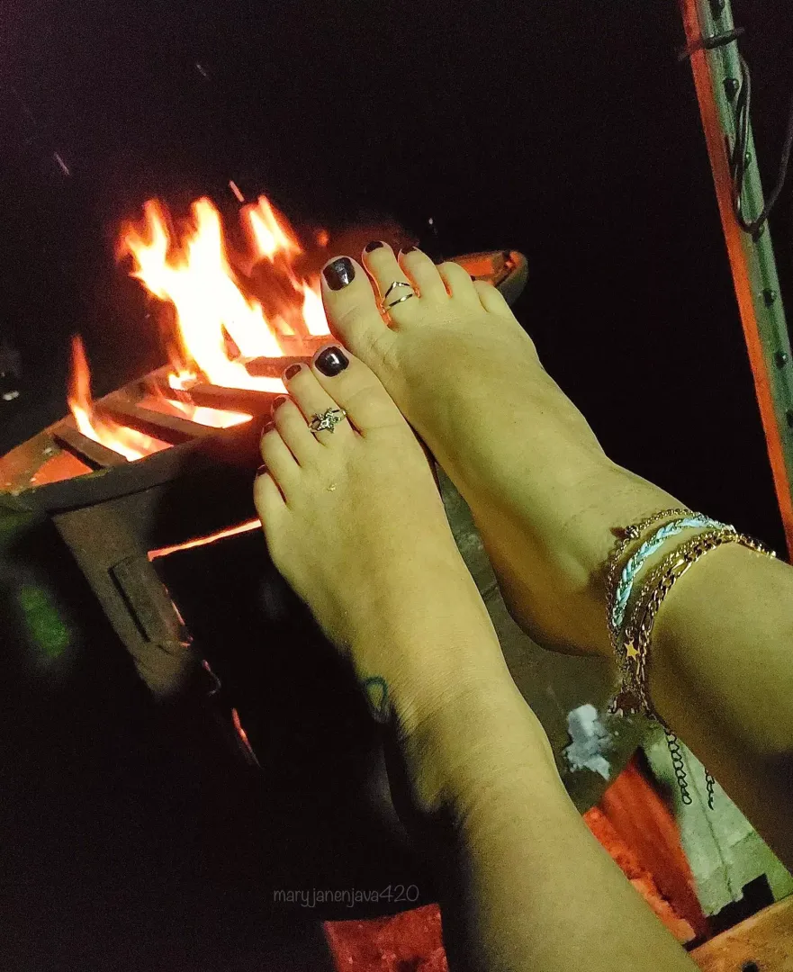 Friday night feet & a fire 🔥 posted by [deleted]