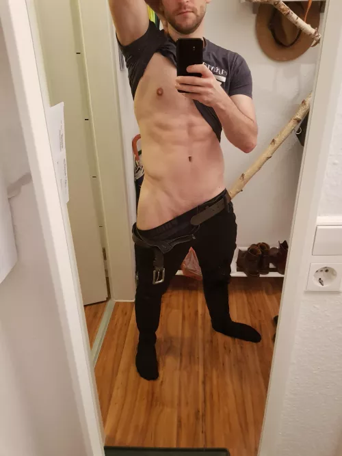 Friday Night & I am bored - wanna mess around a little? by lemoncake_riot