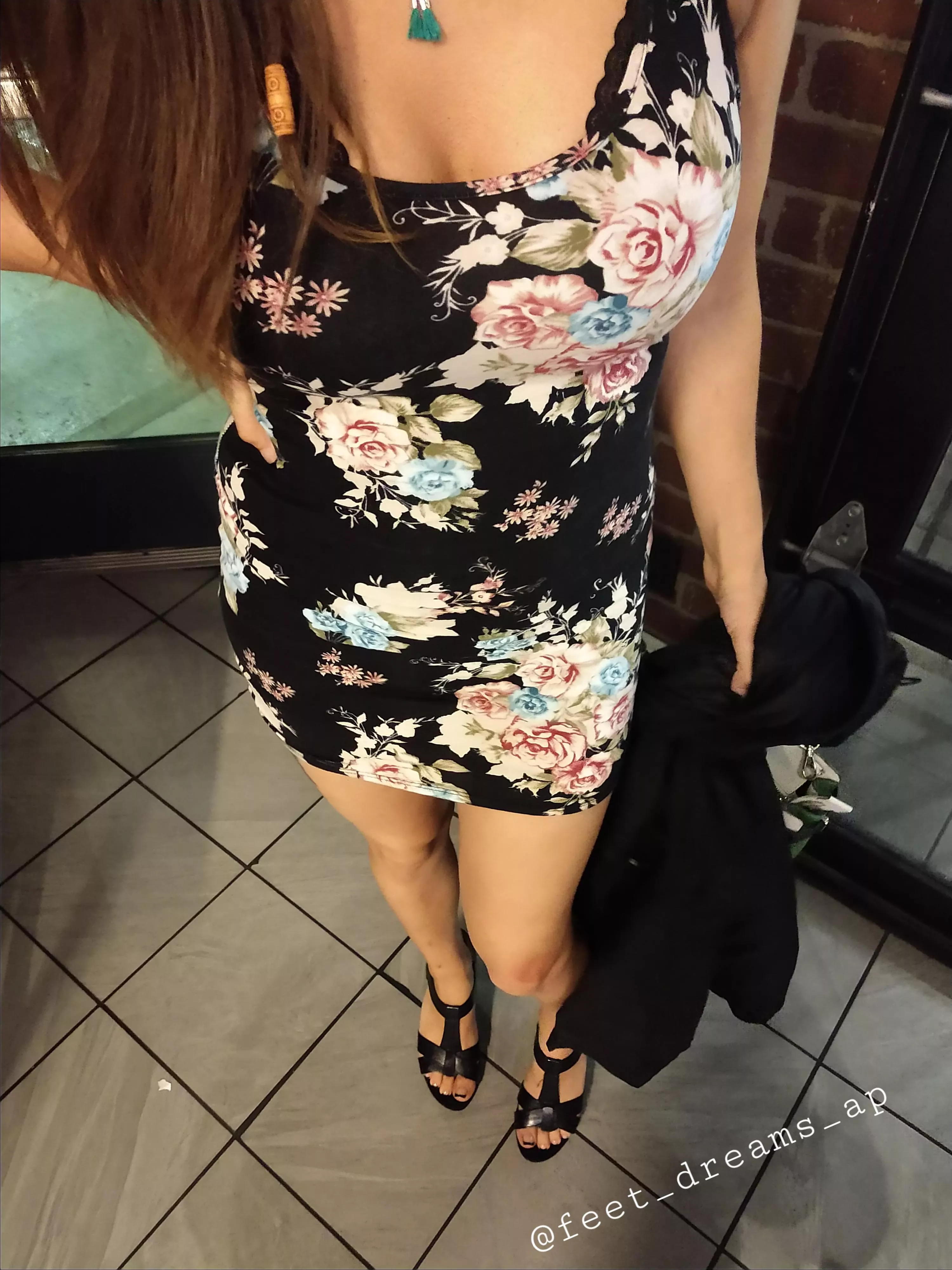 Friday night out on the town 🖤🌸 posted by TheMILFnextdoorAP