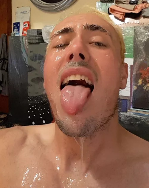 Friday Nigth Bukkake. Thank you Boyf. When he said he was taking me out to Five Guys, i wasn't expecting to walk out the door to then by turned around by our sexy gym buddies that he invited over. Fair to say this was a better plan. He always Amazes me, by Royal-Smile3706