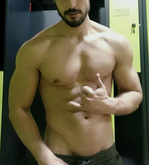 Friday vibes, bring on weekend 🤙🏽 by Novel_Grand